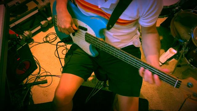 Tracking fender’s JMJ mustang bass and DW’s mini pro drum set. Rizzapp. смотреть онлайн