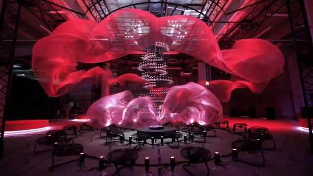 Fabric dances in this art installation by WOW Inc. смотреть онлайн
