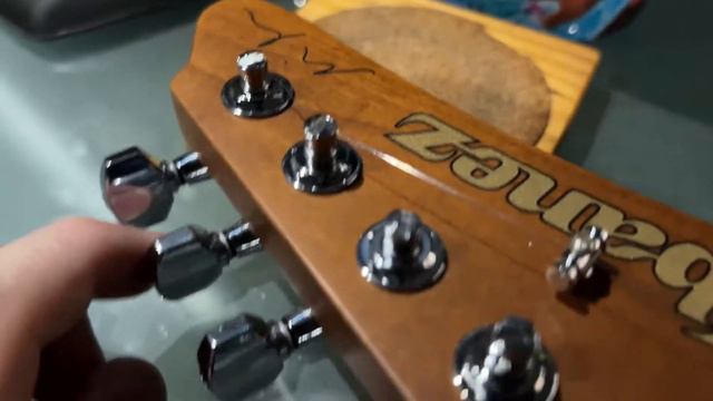 Ibanez AZ Cambio de cuerdas смотреть онлайн