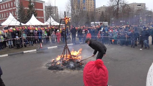 Сжигание чучела масленицы