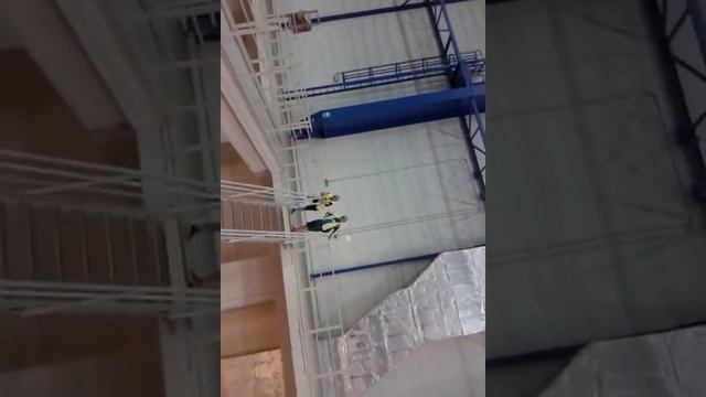 Промышленный альпинизм, уборка электростанции в Чехии смотреть онлайн