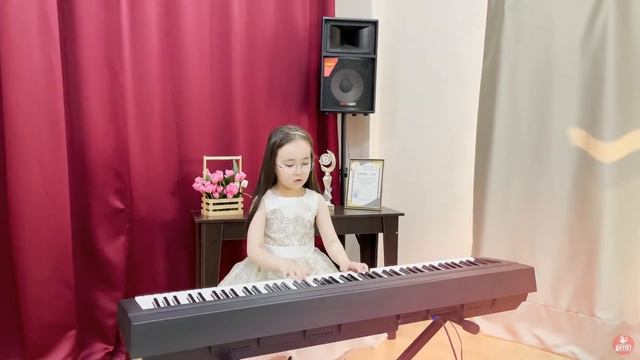Сеит Мариям - Й.Гайдн "Маленькая серенада" смотреть онлайн