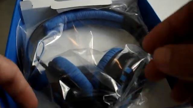 Adidas Sennheiser HD25-1-II unboxing with macro views смотреть онлайн