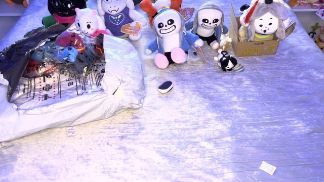 UNDERTALE/DELTARUNE FANGAMER PLUSH MERCHANDISE UNBOXING смотреть онлайн
