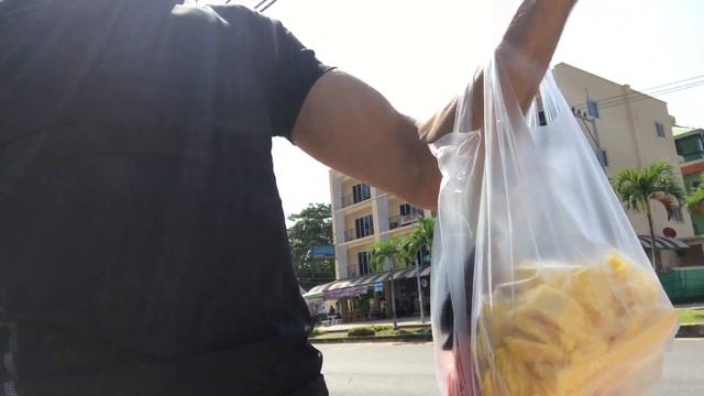 День фрилансера в Тайланде. Фрукты и морепродукты в меню