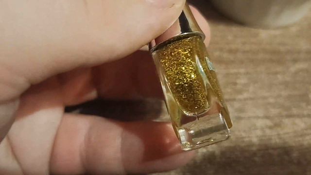 Лак для ногтей золотой цвет смотреть онлайн