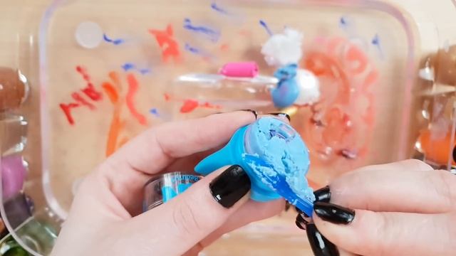 Mixing Lipstick And Nailpolish Into Clear Slime