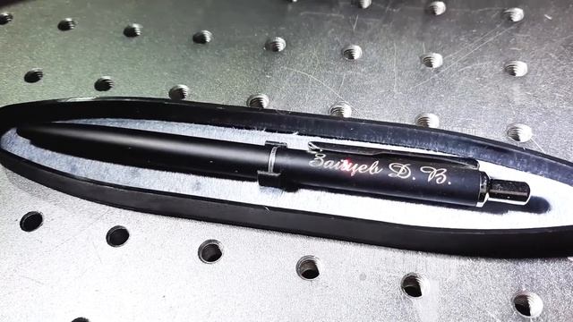 Лазерная ГРАВИРОВКА на РУЧКЕ из металла. (ручка +с гравировкой) смотреть онлайн