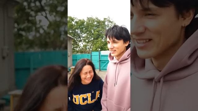 я снимал тик ток с мамой и она отказалась от меня смотреть онлайн