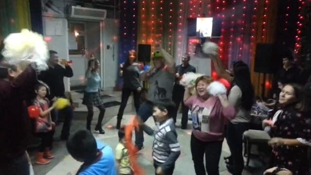 Веселые развлечения,танцы и песни.день рождения малыша.Видео для малышей смотреть онлайн