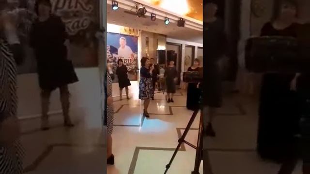 Сестра поет для брата на 50 летие смотреть онлайн