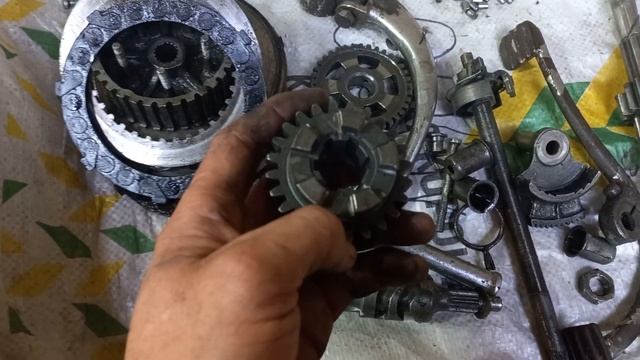Маленький помощник механик мото, помогает делать планету ИЖ смотреть онлайн