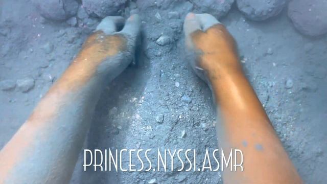 SPARKLY PURPLE FLUFFY BALLS ? GYM CHALK ASMR ? DUSTY SATISFYING CRUSH смотреть онлайн