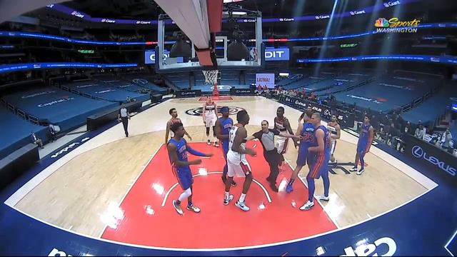 Blake Griffin Laughs At Thomas Bryant After Scuffle смотреть онлайн