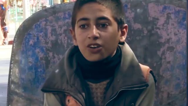 13 летний мальчик кормит семью из 9 человек | 23-летняя девушка удочерила 13 девочек | 3 ИСТОРИИ смотреть онлайн