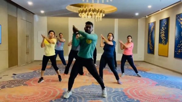 Bollywood dance workout | dance&fitness | sweat fun fitness |