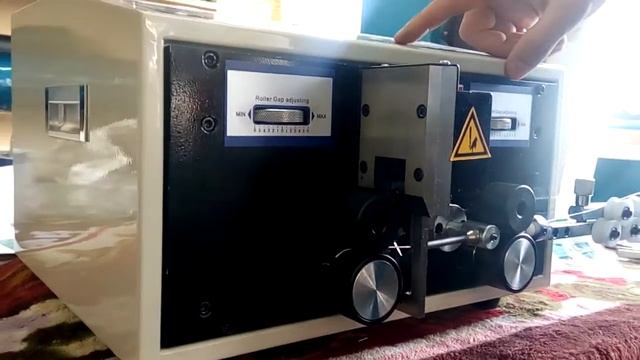 Автоматический станок для резки, зачистки и снятия изоляции проводов SWT-508C смотреть онлайн