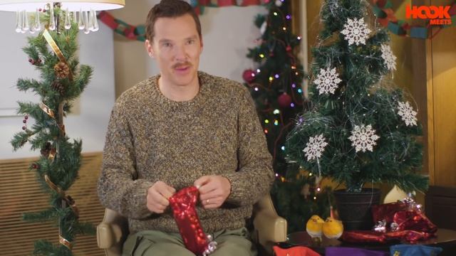 Benedict Cumberbatch On How to React to Bad Christmas Gifts | @TheHookOfficial смотреть онлайн