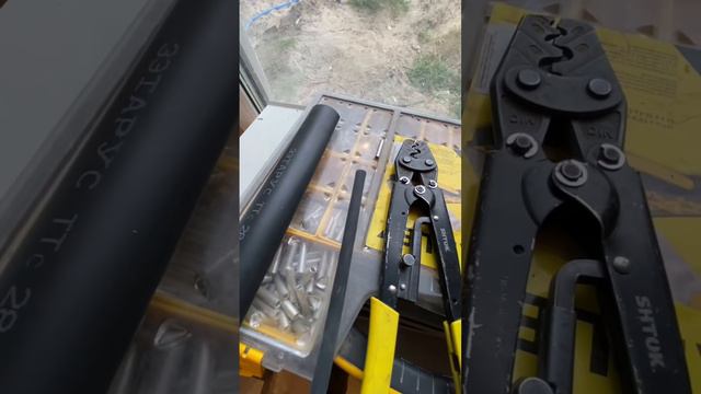 Как удлинить кабель… #кабель #соединение #гильза #электромонтаж #shorts #220provodov смотреть онлайн