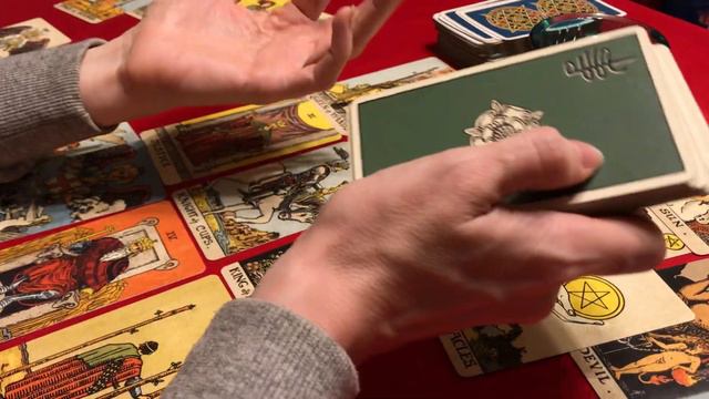 Какой мужчина хотел бы поздравить вас с 14 февраля? / Гадание Таро смотреть онлайн