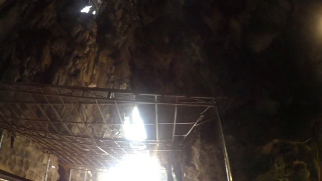 Служба в Храме Пещеры Бату Малайзия смотреть онлайн