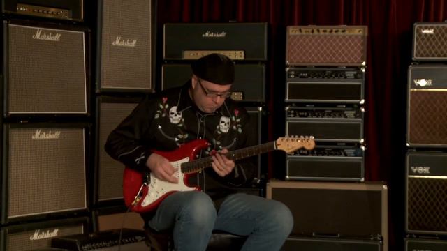 Fender Custom Shop Custom Deluxe Stratocaster • SN: XN7776 смотреть онлайн
