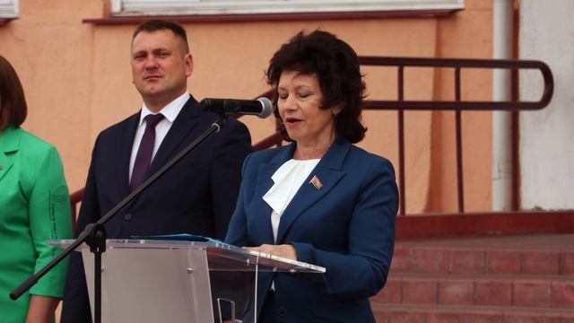 ВЫПУСКНОЙ БАЛ / СЛУЦК / ПЛОЩАДЬ смотреть онлайн