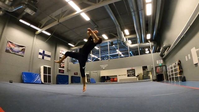 Moon Kick / Gainer Hook - Tricking Tutorial