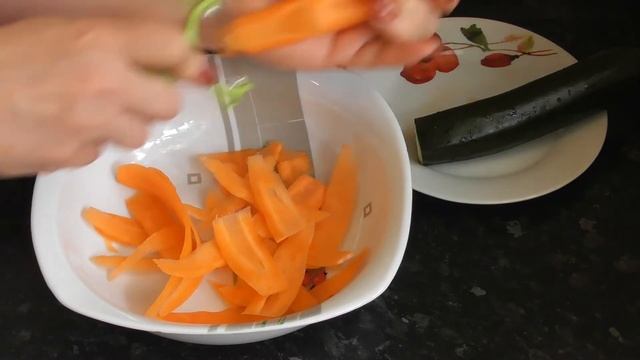Превосходный салат с морковью и цукини! смотреть онлайн