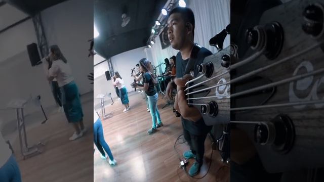 In Jesus Name - Israel Houghton (Bass Cam) / Church Cover смотреть онлайн