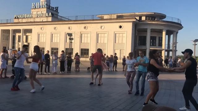 Речной вокзал. Танцы смотреть онлайн