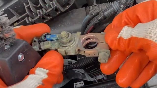 How to Replace a 2014 Toyota Corolla Car Battery смотреть онлайн