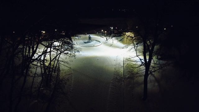 Вечером в парке.mp4 смотреть онлайн