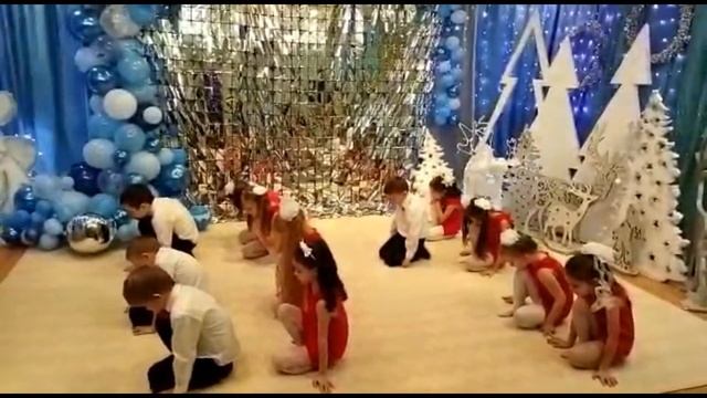 новогоднее танцевальное попурри смотреть онлайн