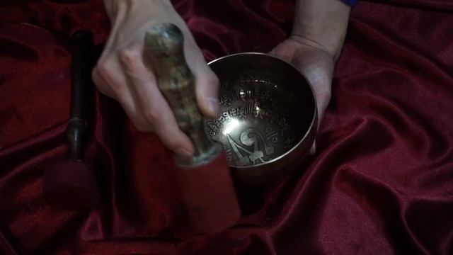 Ом13.5см-305ГцРе#. ПОЮЩАЯ ЧАША ДЛЯ ЗВУКОТЕРАПИИ И МЕДИТАЦИИ - НЕПАЛ. ПОЮЩИЕ ЧАШИ МОСКВА. ВИДЕО ОБЗО смотреть онлайн