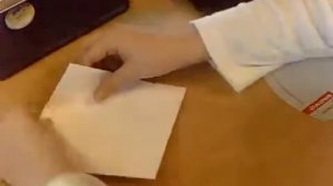 Простая лягушка из бумаги на пальцы, которая открывает рот