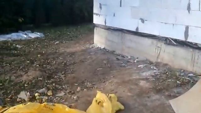 Строительство дома из газоблоков.Копка для гидроизоляции фундамента.32-й день работы.