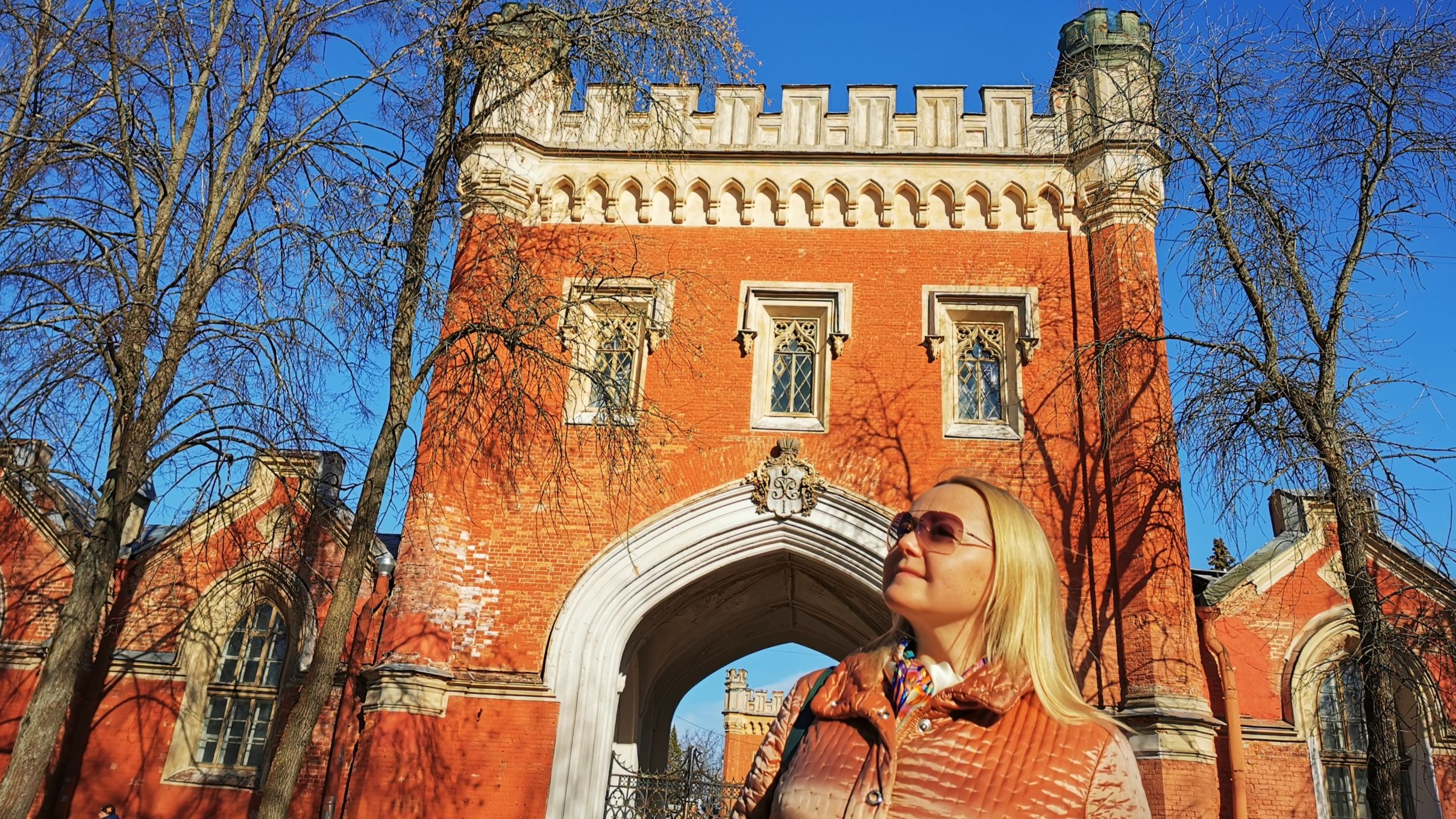 Императорские конюшни и кошки, которые исполняют желания. Петергоф: такой разный и притягательный смотреть онлайн