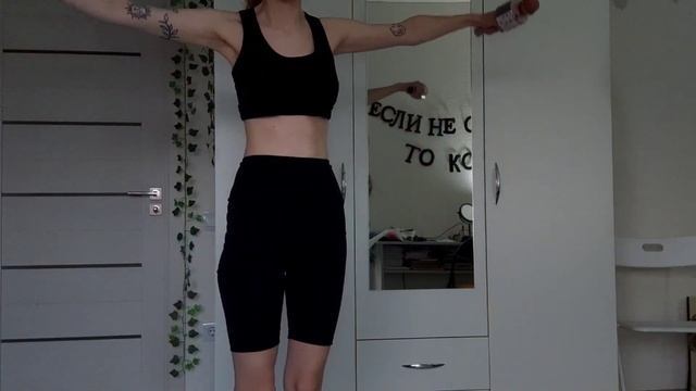 На протяжении 6 минут занимаюсь спортом / решила повторить тренировку от Хлои Тинг смотреть онлайн