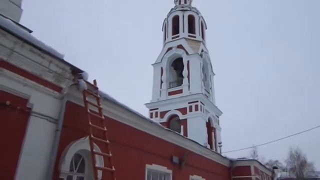 Казань, утро выходного: настоящие - молятся среди остального сна и суеты смотреть онлайн