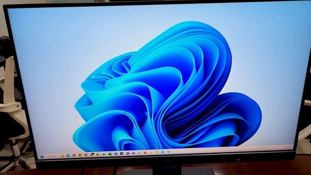 BenQ GW2485TC Monitor & ScreenBar Plus - Productivity & Care смотреть онлайн