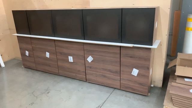 Odissey | Будущие верхние шкафы кухни из пластика HPL AE761, антресольный ряд с тонированным стекло смотреть онлайн