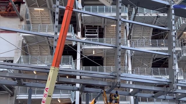 3 Ene. Obras Bernabéu. Demoliendo zona de prensa y acabando la piel en Castellana. Mucho que ver. смотреть онлайн
