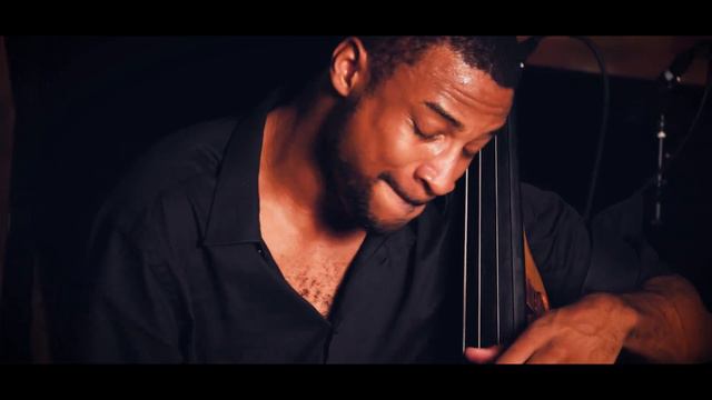 Xavier Foley Bach Cello Suite No. 2 D minor on double bass смотреть онлайн