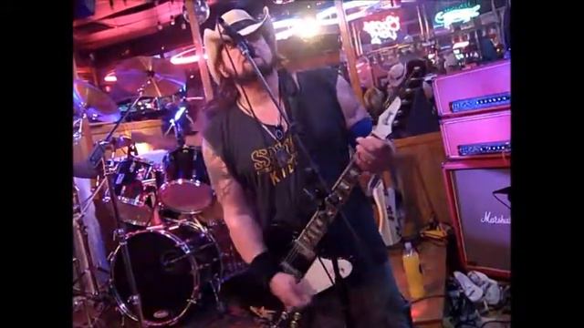 Spur Gang... 1st song of the bands set @ the Final Score Bar & Grill 5-24-13 recorded by L.A. Ives смотреть онлайн
