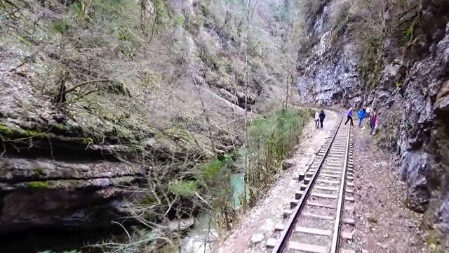Гуамка, узкоколейная железная дорога в Гуамском ущелье - экскурсия на тепловозе и дрезине, март 201 смотреть онлайн