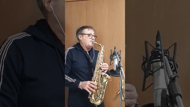 'O vascio (E. A. Mario 1946 - M. Merola) - Cover alto sax Rino sax 25dic2022- Base M° U. Fragagnan смотреть онлайн