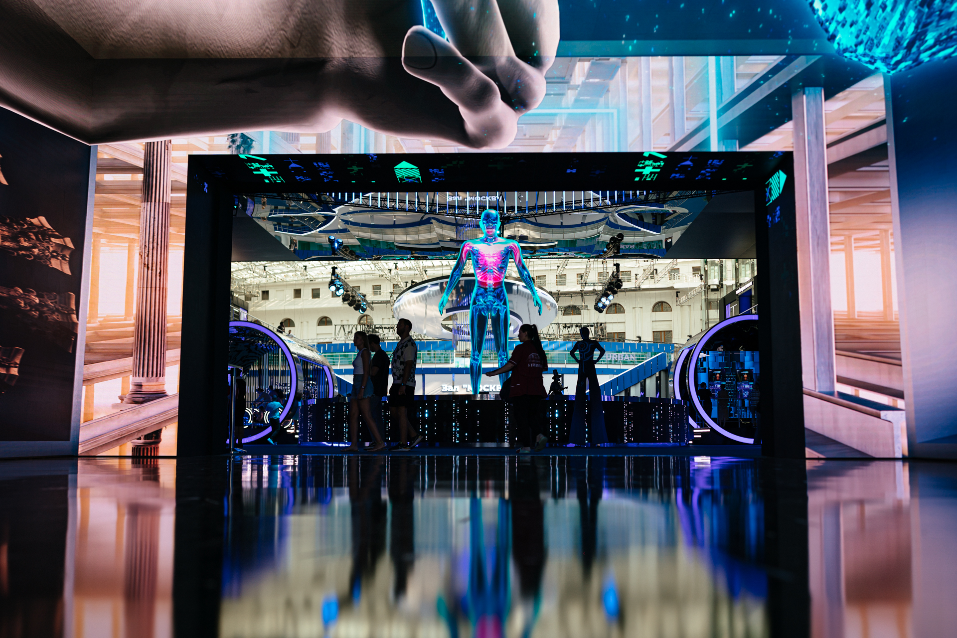 Симуляционный центр, танцевальная кибербитва, велогонка и другие активности в Гостином Дворе смотреть онлайн