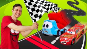 Грузовичок Лева строит гоночную трассу! Мультики и развивающие видео про машинки для малышей