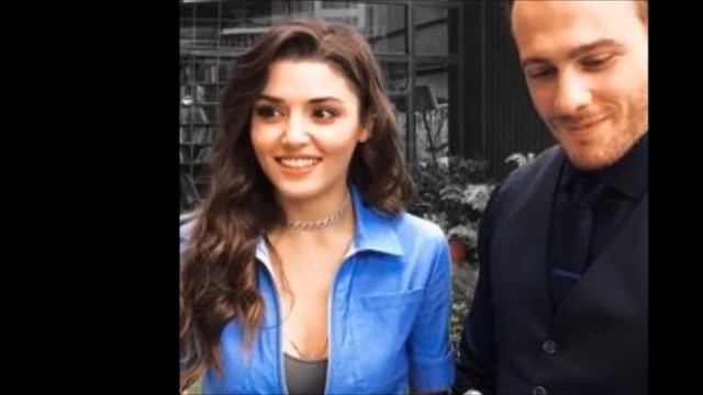 Kerem Bürsin felicitó a Hande Erçel por el premio que recibió, Hande estaba muy feliz смотреть онлайн